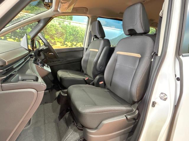 セレナ ｅ－パワー　ハイウェイスターＶ　登録済未使用車　１２型ナビフルセグ　全周囲カメラ　両側電動ドア　プロパイロット　デジタルインナーミラー　ワイヤレス充電　ＬＥＤヘッド＆フォグ　オートハイビーム　ＥＴＣ　ダブルエアコン　１６インチアルミ（46枚目）