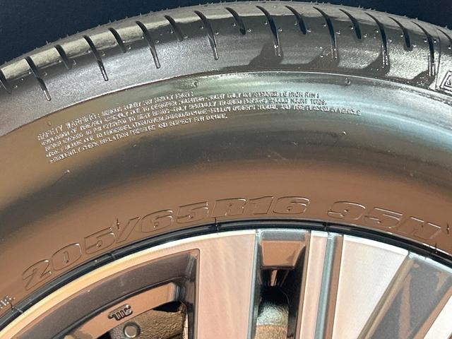 セレナ ｅ－パワー　ハイウェイスターＶ　登録済未使用車　１２型ナビフルセグ　全周囲カメラ　両側電動ドア　プロパイロット　デジタルインナーミラー　ワイヤレス充電　ＬＥＤヘッド＆フォグ　オートハイビーム　ＥＴＣ　ダブルエアコン　１６インチアルミ（52枚目）