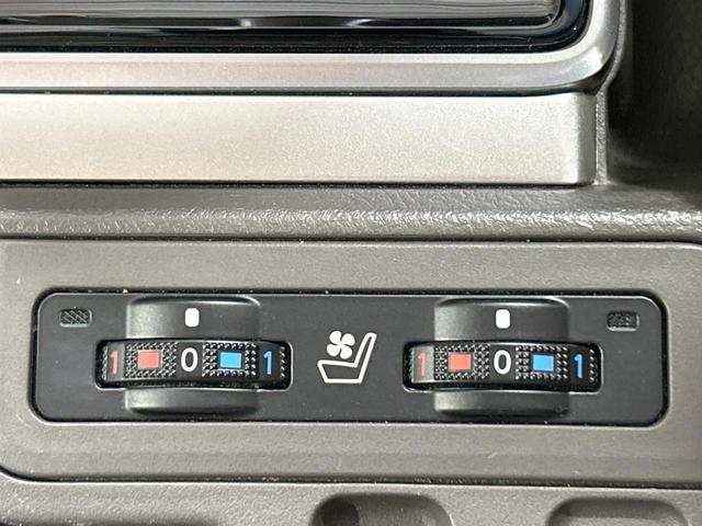 【シートベンチレーション】夏場は涼しい風でお尻や背中の熱やムレを防ぎ、冬はエアコンよりも早く温まってポカポカに！季節を問わず快適に過ごせます。