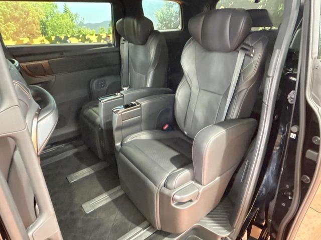 ヴェルファイアハイブリッド Ｚ　プレミア　禁煙車　ガラスルーフ　後席モニター　１４型ナビ　全周囲カメラ　ブラインドスポットモニター　トヨタチームメイト　ヘッドアップディスプレイ　レーダークルーズ　デジタルインナーミラー　両側電動ドア　ＥＴＣ（44枚目）