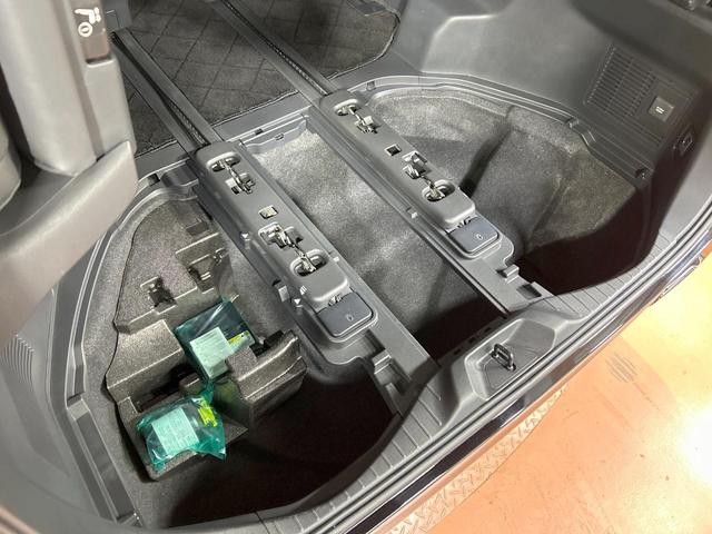 ヴェルファイアハイブリッド Ｚ　プレミア　禁煙車　ガラスルーフ　後席モニター　１４型ナビ　全周囲カメラ　ブラインドスポットモニター　トヨタチームメイト　ヘッドアップディスプレイ　レーダークルーズ　デジタルインナーミラー　両側電動ドア　ＥＴＣ（76枚目）