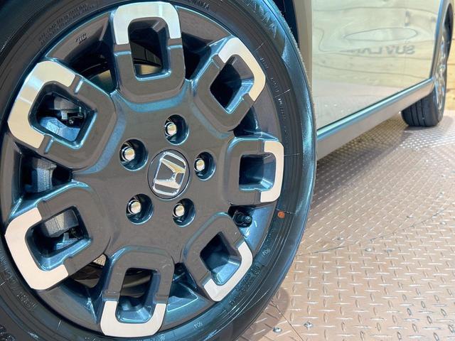 フリード ｅ：ＨＥＶクロスター　登録済未使用車　両側電動ドア　ルーフレール　ブラインドスポットモニター　レーダークルーズコントロール　シートヒーター　ホンダセンシング　ハーフレザーシート　純正１５インチＡＷ　ウォークスルー（14枚目）