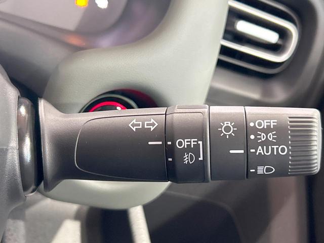 フリード ｅ：ＨＥＶクロスター　登録済未使用車　両側電動ドア　ルーフレール　ブラインドスポットモニター　レーダークルーズコントロール　シートヒーター　ホンダセンシング　ハーフレザーシート　純正１５インチＡＷ　ウォークスルー（26枚目）