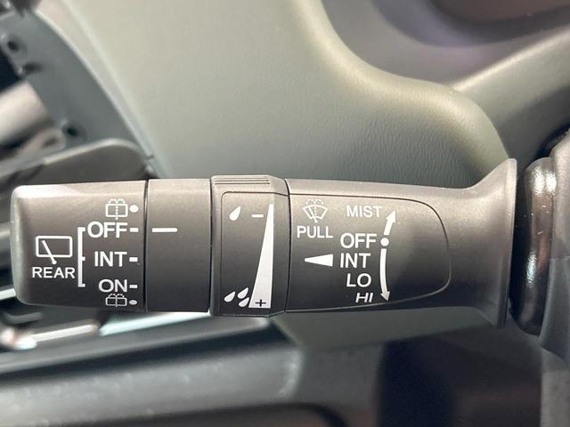 フリード ｅ：ＨＥＶクロスター　登録済未使用車　両側電動ドア　ルーフレール　ブラインドスポットモニター　レーダークルーズコントロール　シートヒーター　ホンダセンシング　ハーフレザーシート　純正１５インチＡＷ　ウォークスルー（27枚目）