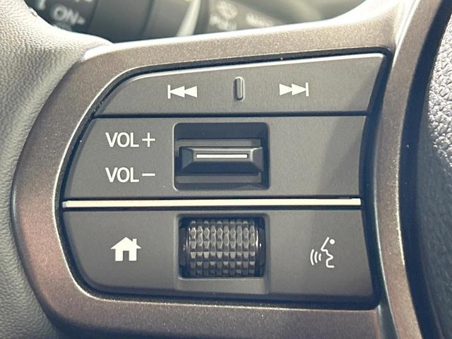 フリード ｅ：ＨＥＶクロスター　登録済未使用車　両側電動ドア　ルーフレール　ブラインドスポットモニター　レーダークルーズコントロール　シートヒーター　ホンダセンシング　ハーフレザーシート　純正１５インチＡＷ　ウォークスルー（28枚目）