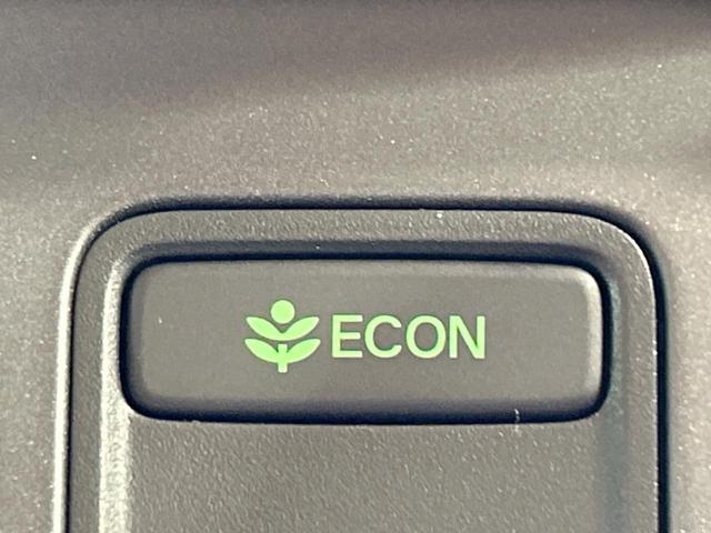 フリード ｅ：ＨＥＶクロスター　登録済未使用車　両側電動ドア　ルーフレール　ブラインドスポットモニター　レーダークルーズコントロール　シートヒーター　ホンダセンシング　ハーフレザーシート　純正１５インチＡＷ　ウォークスルー（29枚目）