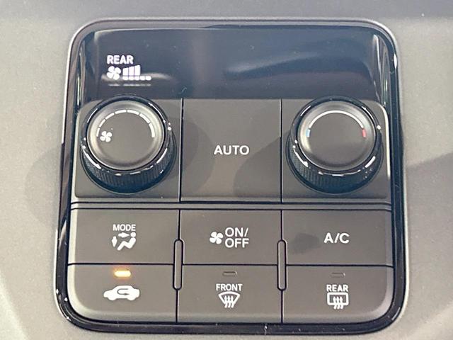 フリード ｅ：ＨＥＶクロスター　登録済未使用車　両側電動ドア　ルーフレール　ブラインドスポットモニター　レーダークルーズコントロール　シートヒーター　ホンダセンシング　ハーフレザーシート　純正１５インチＡＷ　ウォークスルー（33枚目）