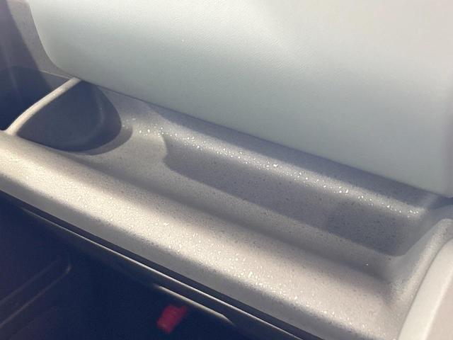 フリード ｅ：ＨＥＶクロスター　登録済未使用車　両側電動ドア　ルーフレール　ブラインドスポットモニター　レーダークルーズコントロール　シートヒーター　ホンダセンシング　ハーフレザーシート　純正１５インチＡＷ　ウォークスルー（38枚目）