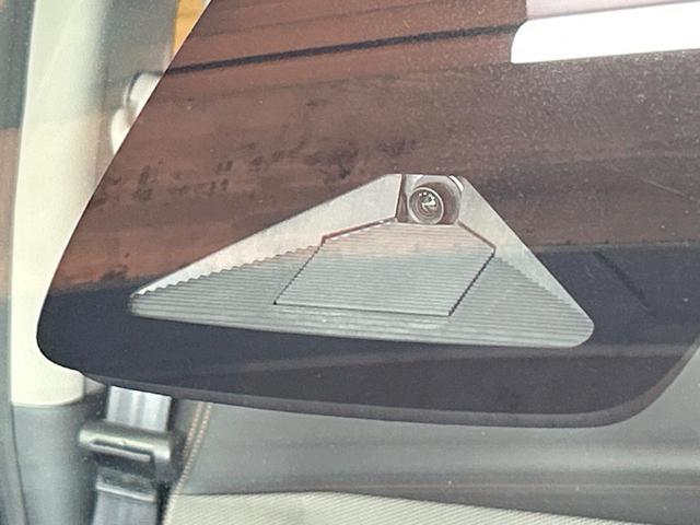 フリード ｅ：ＨＥＶクロスター　登録済未使用車　両側電動ドア　ルーフレール　ブラインドスポットモニター　レーダークルーズコントロール　シートヒーター　ホンダセンシング　ハーフレザーシート　純正１５インチＡＷ　ウォークスルー（46枚目）