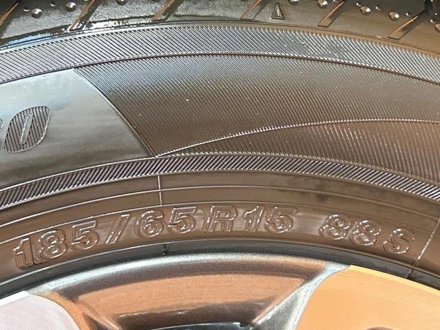 フリード ｅ：ＨＥＶクロスター　登録済未使用車　両側電動ドア　ルーフレール　ブラインドスポットモニター　レーダークルーズコントロール　シートヒーター　ホンダセンシング　ハーフレザーシート　純正１５インチＡＷ　ウォークスルー（50枚目）