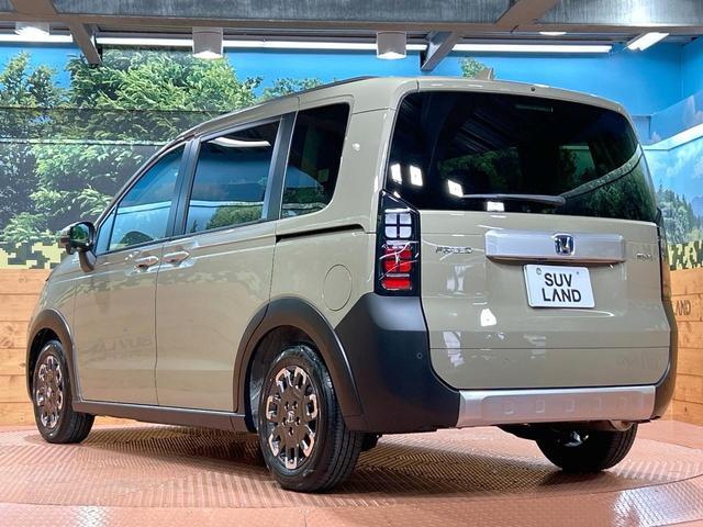 フリード ｅ：ＨＥＶクロスター　登録済未使用車　両側電動ドア　ルーフレール　ブラインドスポットモニター　レーダークルーズコントロール　シートヒーター　ホンダセンシング　ハーフレザーシート　純正１５インチＡＷ　ウォークスルー（55枚目）