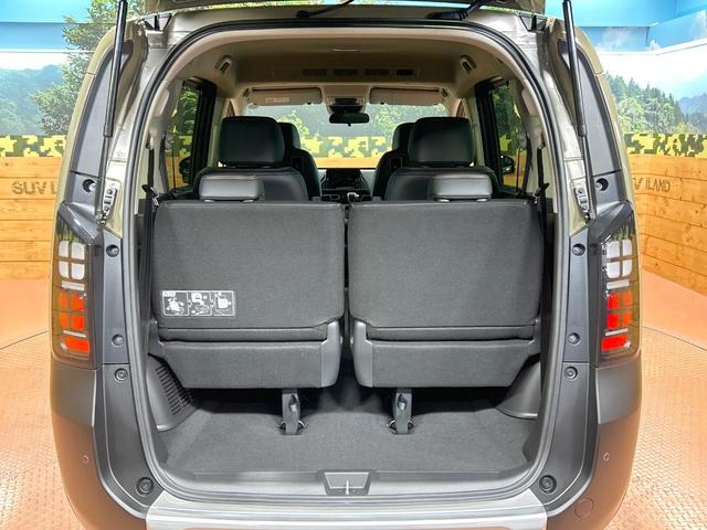 フリード ｅ：ＨＥＶクロスター　登録済未使用車　両側電動ドア　ルーフレール　ブラインドスポットモニター　レーダークルーズコントロール　シートヒーター　ホンダセンシング　ハーフレザーシート　純正１５インチＡＷ　ウォークスルー（64枚目）