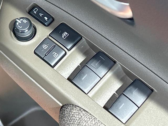 シエンタ ハイブリッドZ 禁煙車 後席モニター 全周囲カメラ 両側電動ドア 10型ナビ ブラインドスポットモニター 純正15インチオプションAW LEDヘッドライト クリアランスソナー レーダークルーズ トヨタセーフティセンス(22枚目)