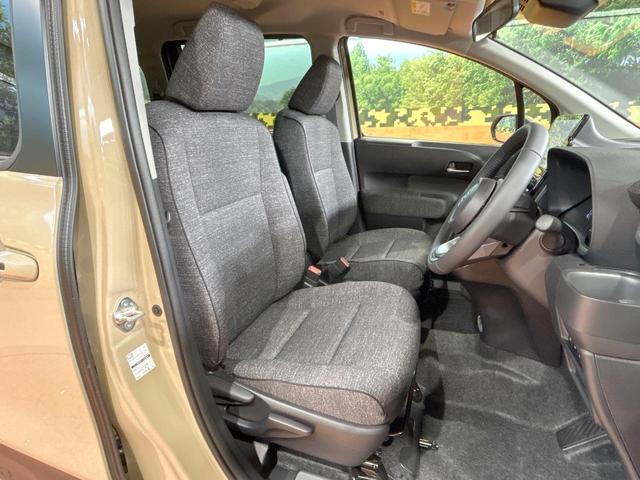 シエンタ ハイブリッドＺ　登録済未使用車　年次改モデル　全周囲カメラ　１０型ナビ　コンフォートパッケージ　天井サーキュレーター　両側電動ドア　ブラインドスポットモニター　純正オプション１５インチＡＷ（8枚目）