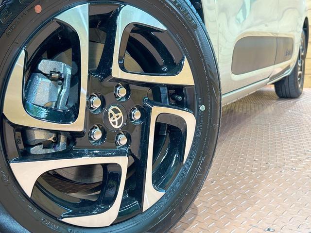 シエンタ ハイブリッドＺ　登録済未使用車　年次改モデル　全周囲カメラ　１０型ナビ　コンフォートパッケージ　天井サーキュレーター　両側電動ドア　ブラインドスポットモニター　純正オプション１５インチＡＷ（14枚目）