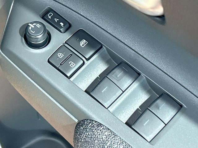 シエンタ ハイブリッドＺ　登録済未使用車　年次改モデル　全周囲カメラ　１０型ナビ　コンフォートパッケージ　天井サーキュレーター　両側電動ドア　ブラインドスポットモニター　純正オプション１５インチＡＷ（22枚目）