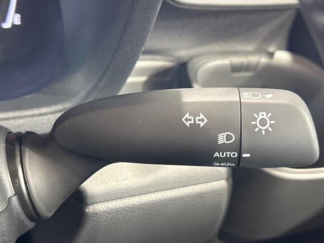 シエンタ ハイブリッドＺ　登録済未使用車　年次改モデル　全周囲カメラ　１０型ナビ　コンフォートパッケージ　天井サーキュレーター　両側電動ドア　ブラインドスポットモニター　純正オプション１５インチＡＷ（29枚目）