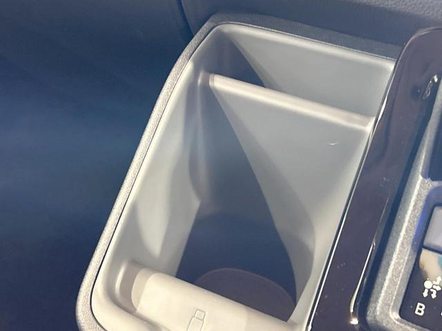 シエンタ ハイブリッドＺ　登録済未使用車　年次改モデル　全周囲カメラ　１０型ナビ　コンフォートパッケージ　天井サーキュレーター　両側電動ドア　ブラインドスポットモニター　純正オプション１５インチＡＷ（35枚目）