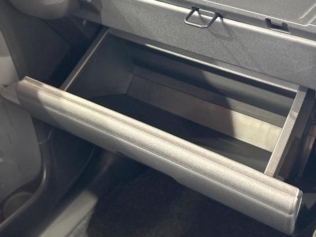 シエンタ ハイブリッドＺ　登録済未使用車　年次改モデル　全周囲カメラ　１０型ナビ　コンフォートパッケージ　天井サーキュレーター　両側電動ドア　ブラインドスポットモニター　純正オプション１５インチＡＷ（39枚目）