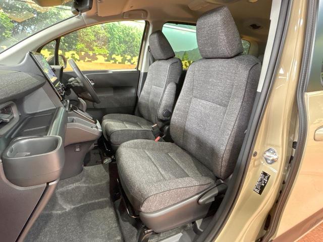 シエンタ ハイブリッドＺ　登録済未使用車　年次改モデル　全周囲カメラ　１０型ナビ　コンフォートパッケージ　天井サーキュレーター　両側電動ドア　ブラインドスポットモニター　純正オプション１５インチＡＷ（47枚目）