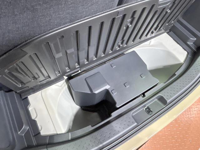 シエンタ ハイブリッドＺ　登録済未使用車　年次改モデル　全周囲カメラ　１０型ナビ　コンフォートパッケージ　天井サーキュレーター　両側電動ドア　ブラインドスポットモニター　純正オプション１５インチＡＷ（76枚目）