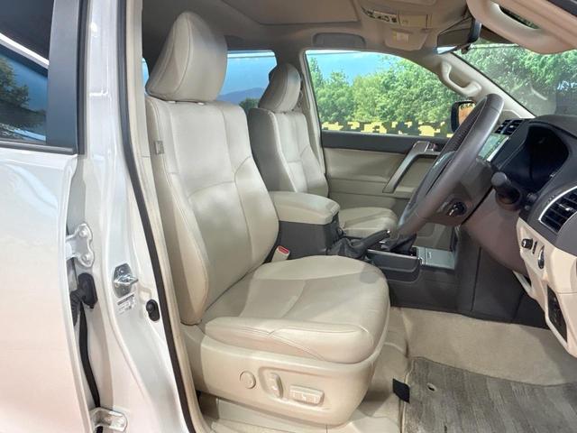 ランドクルーザープラド ＴＸ　Ｌパッケージ　マットブラックエディション　禁煙車　サンルーフ　メーカーナビ　全周囲カメラ　ベージュ革シート　ブラインドスポットモニター　スーパーライブサウンド　ルーフレール　トヨタセーフティセンス　クリアランスソナー　レーダークルーズ　ＥＴＣ（8枚目）