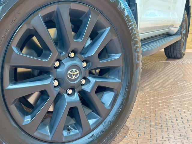 ランドクルーザープラド ＴＸ　Ｌパッケージ　マットブラックエディション　禁煙車　サンルーフ　メーカーナビ　全周囲カメラ　ベージュ革シート　ブラインドスポットモニター　スーパーライブサウンド　ルーフレール　トヨタセーフティセンス　クリアランスソナー　レーダークルーズ　ＥＴＣ（14枚目）