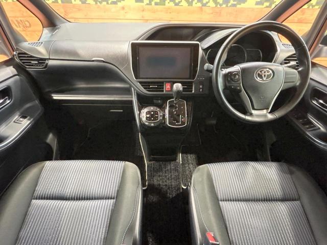 ヴォクシー ＺＳ　煌ＩＩ　禁煙車　後席モニター　両側電動ドア　１０型ナビ　トヨタセーフティセンス　ＬＥＤヘッドライト　純正１６インチアルミホイール　オートマチックハイビーム　ウォークスルー　Ｂｌｕｅｔｏｏｔｈ再生　ＥＴＣ（2枚目）