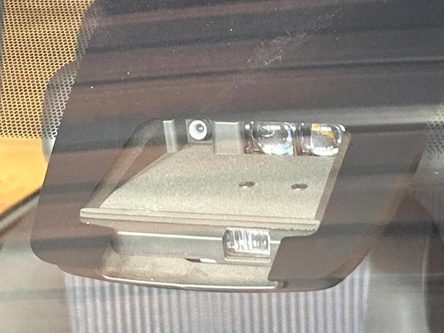 ヴォクシー ＺＳ　煌ＩＩ　禁煙車　後席モニター　両側電動ドア　１０型ナビ　トヨタセーフティセンス　ＬＥＤヘッドライト　純正１６インチアルミホイール　オートマチックハイビーム　ウォークスルー　Ｂｌｕｅｔｏｏｔｈ再生　ＥＴＣ（7枚目）