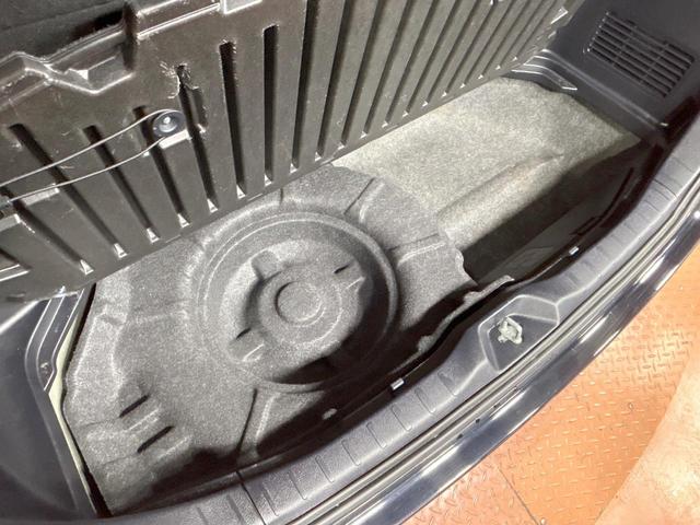 ヴォクシー ＺＳ　煌ＩＩ　禁煙車　後席モニター　両側電動ドア　１０型ナビ　トヨタセーフティセンス　ＬＥＤヘッドライト　純正１６インチアルミホイール　オートマチックハイビーム　ウォークスルー　Ｂｌｕｅｔｏｏｔｈ再生　ＥＴＣ（71枚目）