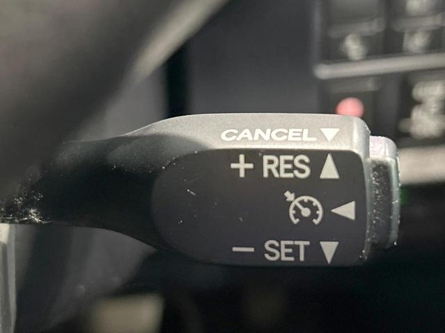 ヴォクシー ハイブリッドＺＳ　煌ＩＩ　禁煙車　後席モニター　両側電動ドア　純正１０型ナビ　トヨタセーフティセンス　クリアランスソナー　クルーズコントロール　ＬＥＤヘッドライト　シートヒーター　純正１６インチＡＷ　ＬＥＤフォグ　ＥＴＣ（7枚目）