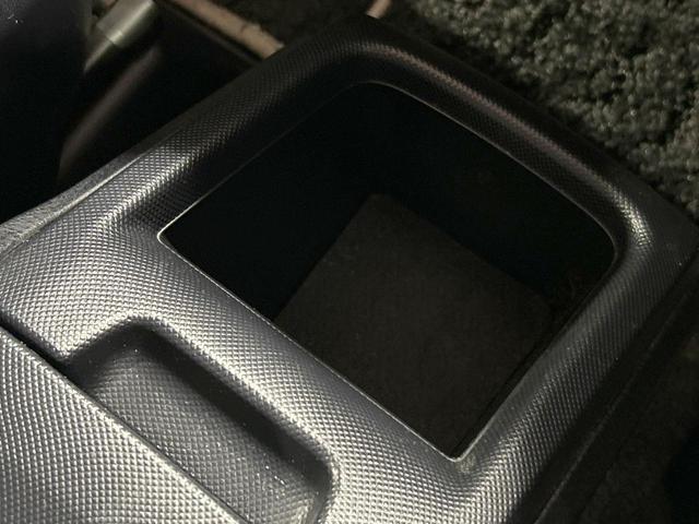 ヴォクシー ハイブリッドＺＳ　煌ＩＩ　禁煙車　後席モニター　両側電動ドア　純正１０型ナビ　トヨタセーフティセンス　クリアランスソナー　クルーズコントロール　ＬＥＤヘッドライト　シートヒーター　純正１６インチＡＷ　ＬＥＤフォグ　ＥＴＣ（42枚目）