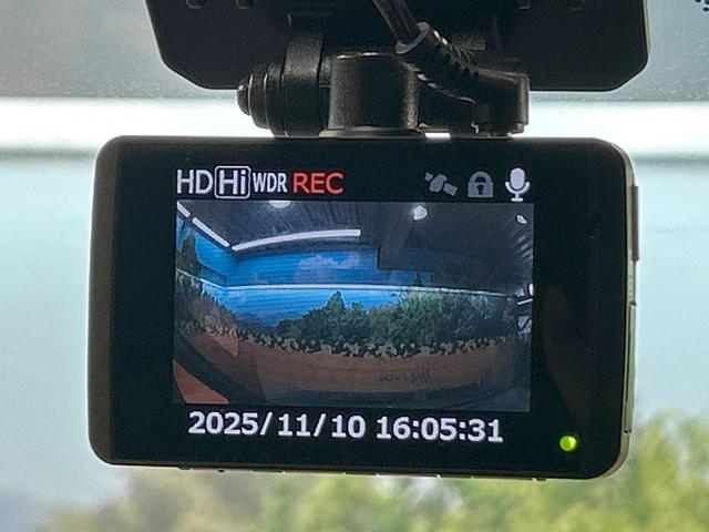 ヴォクシー ハイブリッドＺＳ　煌ＩＩ　禁煙車　後席モニター　両側電動ドア　純正１０型ナビ　トヨタセーフティセンス　クリアランスソナー　クルーズコントロール　ＬＥＤヘッドライト　シートヒーター　純正１６インチＡＷ　ＬＥＤフォグ　ＥＴＣ（70枚目）