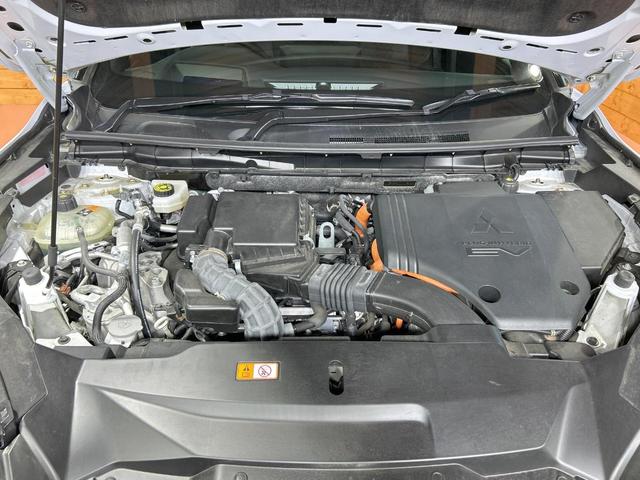 アウトランダーPHEV P 禁煙車 パノラマルーフ 全周囲カメラ BOSEサウンド 9型ディスプレイオーディオ eアシスト マイパイロット ヘッドアップディスプレイ シートヒーター LEDヘッド&フォグ ETC 電動リアゲート(18枚目)