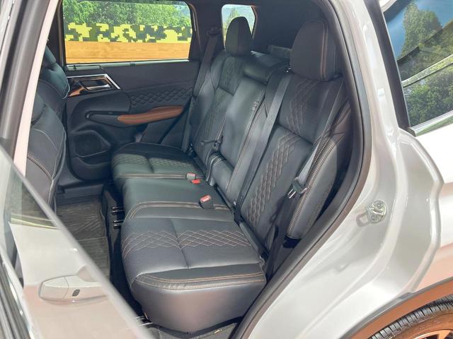 アウトランダーPHEV P 禁煙車 パノラマルーフ 全周囲カメラ BOSEサウンド 9型ディスプレイオーディオ eアシスト マイパイロット ヘッドアップディスプレイ シートヒーター LEDヘッド&フォグ ETC 電動リアゲート(26枚目)