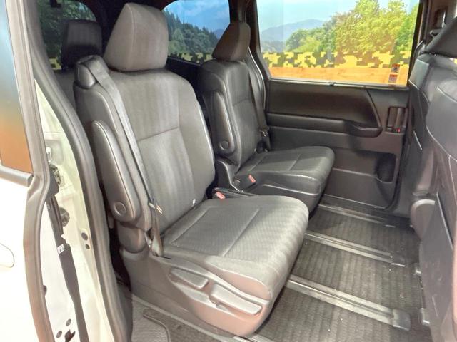 ノア Ｓ－Ｇ　禁煙車　純正１０．５インチナビ　両側電動ドア　ユニバーサルステップ　セーフティセンス　ＬＥＤヘッド＆フォグ　バックカメラ　ＥＴＣ　フルセグ　純正１６インチアルミホイール　電動パーキングブレーキ（9枚目）