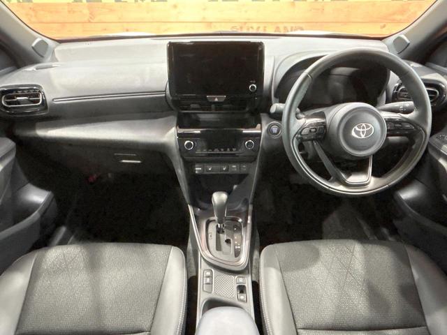 ヤリスクロス Ｚ　禁煙車　純正８型ナビ　全周囲カメラ　トヨタセーフティセンス　レーダークルーズ　クリアランスソナー　ハーフレザーシート　シートヒーター　パワーシート　ＬＥＤヘッドライト　オートハイビーム　ＥＴＣ（2枚目）