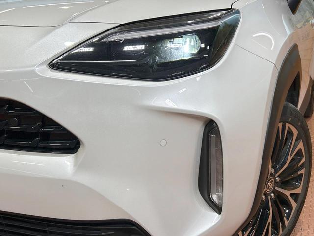 ヤリスクロス Ｚ　禁煙車　純正８型ナビ　全周囲カメラ　トヨタセーフティセンス　レーダークルーズ　クリアランスソナー　ハーフレザーシート　シートヒーター　パワーシート　ＬＥＤヘッドライト　オートハイビーム　ＥＴＣ（12枚目）