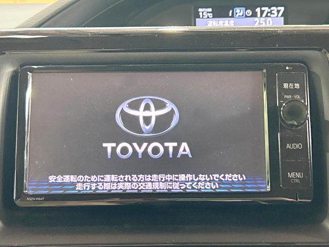 ノア ハイブリッドＸ　禁煙　後席モニター　純正ナビ　両側電動ドア　バックカメラ　スマートキー　ＬＥＤヘッドライト　純正１５インチアルミ　スペアタイヤ　ＥＴＣ　横滑り防止　デュアルエアコン　オートライト　プライバシーガラス（3枚目）