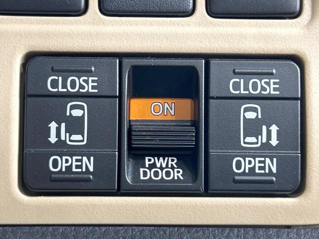 ノア ハイブリッドＸ　禁煙　後席モニター　純正ナビ　両側電動ドア　バックカメラ　スマートキー　ＬＥＤヘッドライト　純正１５インチアルミ　スペアタイヤ　ＥＴＣ　横滑り防止　デュアルエアコン　オートライト　プライバシーガラス（6枚目）