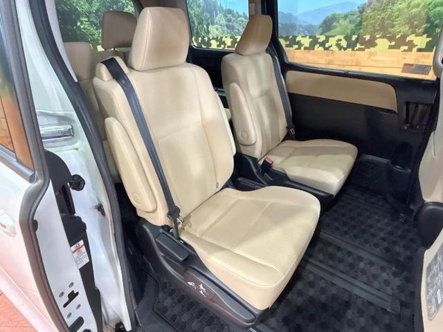 ノア ハイブリッドＸ　禁煙　後席モニター　純正ナビ　両側電動ドア　バックカメラ　スマートキー　ＬＥＤヘッドライト　純正１５インチアルミ　スペアタイヤ　ＥＴＣ　横滑り防止　デュアルエアコン　オートライト　プライバシーガラス（10枚目）