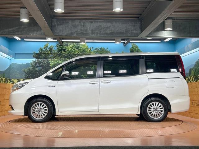 ノア ハイブリッドＸ　禁煙　後席モニター　純正ナビ　両側電動ドア　バックカメラ　スマートキー　ＬＥＤヘッドライト　純正１５インチアルミ　スペアタイヤ　ＥＴＣ　横滑り防止　デュアルエアコン　オートライト　プライバシーガラス（23枚目）