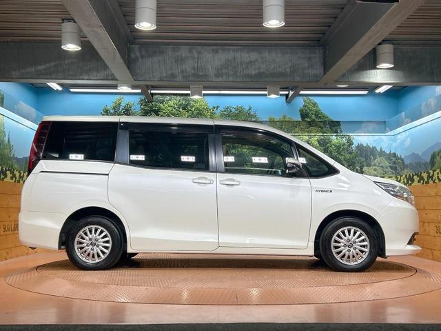 ノア ハイブリッドＸ　禁煙　後席モニター　純正ナビ　両側電動ドア　バックカメラ　スマートキー　ＬＥＤヘッドライト　純正１５インチアルミ　スペアタイヤ　ＥＴＣ　横滑り防止　デュアルエアコン　オートライト　プライバシーガラス（25枚目）