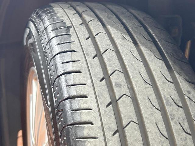 ノア ハイブリッドＸ　禁煙　後席モニター　純正ナビ　両側電動ドア　バックカメラ　スマートキー　ＬＥＤヘッドライト　純正１５インチアルミ　スペアタイヤ　ＥＴＣ　横滑り防止　デュアルエアコン　オートライト　プライバシーガラス（27枚目）