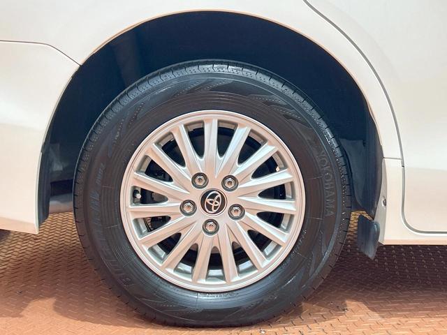 ノア ハイブリッドＸ　禁煙　後席モニター　純正ナビ　両側電動ドア　バックカメラ　スマートキー　ＬＥＤヘッドライト　純正１５インチアルミ　スペアタイヤ　ＥＴＣ　横滑り防止　デュアルエアコン　オートライト　プライバシーガラス（28枚目）