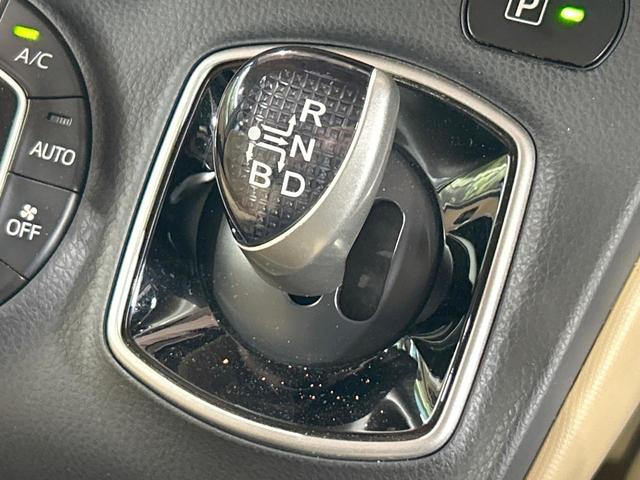 ノア ハイブリッドＸ　禁煙　後席モニター　純正ナビ　両側電動ドア　バックカメラ　スマートキー　ＬＥＤヘッドライト　純正１５インチアルミ　スペアタイヤ　ＥＴＣ　横滑り防止　デュアルエアコン　オートライト　プライバシーガラス（43枚目）