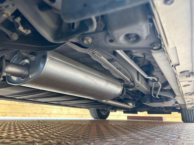 ノア ハイブリッドＸ　禁煙　後席モニター　純正ナビ　両側電動ドア　バックカメラ　スマートキー　ＬＥＤヘッドライト　純正１５インチアルミ　スペアタイヤ　ＥＴＣ　横滑り防止　デュアルエアコン　オートライト　プライバシーガラス（48枚目）