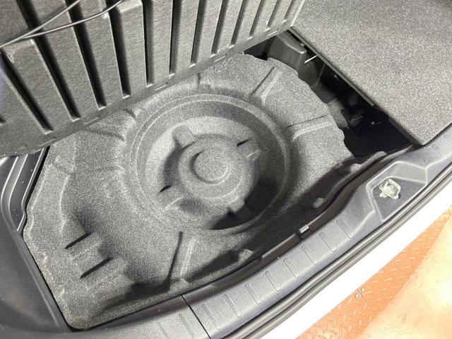 ノア ハイブリッドＸ　禁煙　後席モニター　純正ナビ　両側電動ドア　バックカメラ　スマートキー　ＬＥＤヘッドライト　純正１５インチアルミ　スペアタイヤ　ＥＴＣ　横滑り防止　デュアルエアコン　オートライト　プライバシーガラス（54枚目）