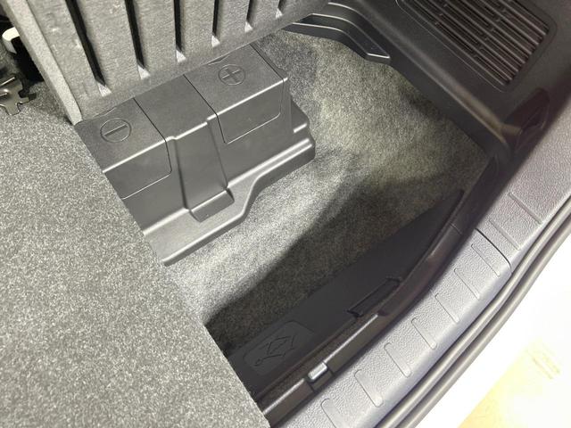 ノア ハイブリッドＸ　禁煙　後席モニター　純正ナビ　両側電動ドア　バックカメラ　スマートキー　ＬＥＤヘッドライト　純正１５インチアルミ　スペアタイヤ　ＥＴＣ　横滑り防止　デュアルエアコン　オートライト　プライバシーガラス（55枚目）