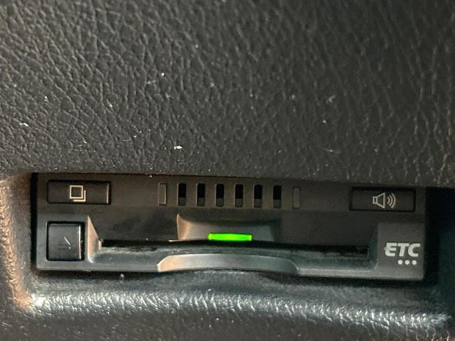 シエンタ Ｇ　禁煙車　両側電動スライドドア　純正ＳＤナビ　バックカメラ　オートエアコン　プッシュスタートシステム　アイドリングストップ　革巻きステアリング　ＥＴＣ　スマートキー（7枚目）